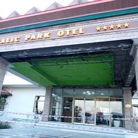 玄関は一部工事中