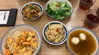 台南名物えびご飯が台北駅のフードコートで食べられます