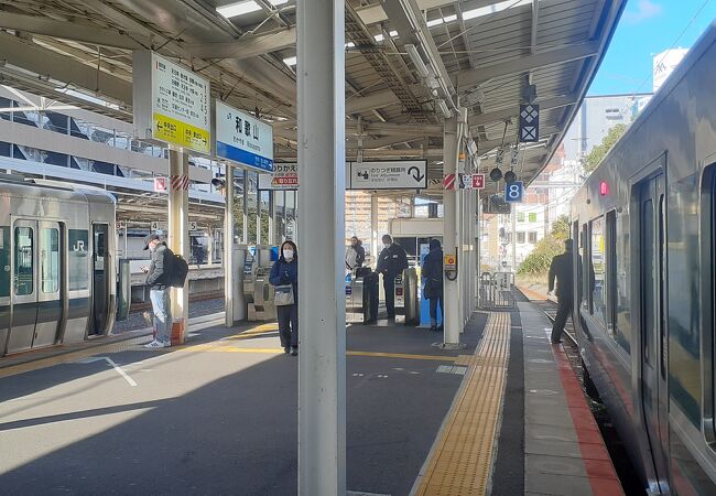 和歌山駅ではJR和歌山線とJR紀勢線の和歌山市方面の乗り場が一緒です