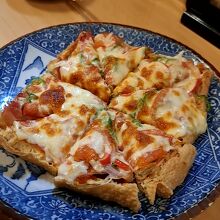 三角揚げのピザ
