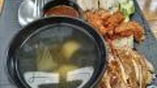 ４種類の鶏肉ごはんをいただけます