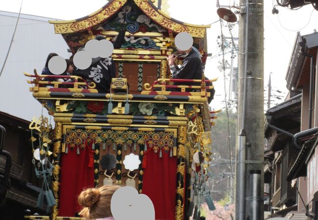 春の高山祭