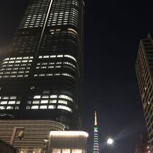 近くには東京タワー