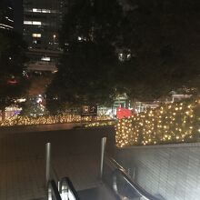 照りすぎだけど、おしゃれなエスカレーター