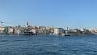 フェリーで簡単に渡れます