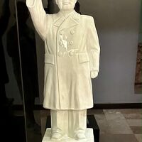 ロビーにこんなものが...な...なんじゃ、こりゃぁぁ==？