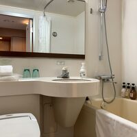 客室との間には大きな段差、全体的に古さを感じます