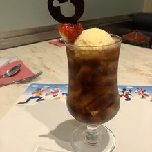 子供が頼んだコーラフロート