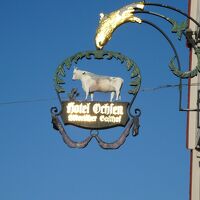 ホテル・オクゼン（雄牛）の看板