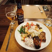 夕食はブッフェ形式。まあまあ美味しかったです