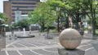 横浜開港資料館の隣にある広場