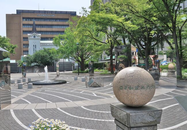 横浜開港資料館の隣にある広場