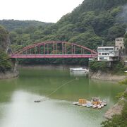 全長18㎞に及ぶ峡谷で中心に神龍湖があり、奇岩の宝庫です