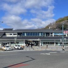 駅の2階がホテル。