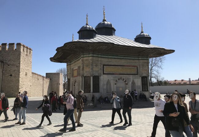 皇帝の門から外に出ると