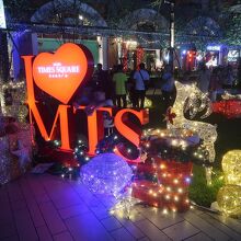 ミリ・タイムズ・スクエアのクリスマス・イルミ風景