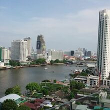 展望台直ぐ近くのスターバックスは何時も混んでいる。