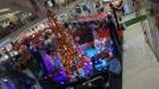 巨大なショッピングモール