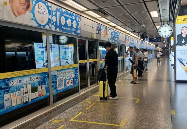 エアポートリンクのマッカサン駅の乗り換え駅