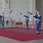 中正紀念堂の衛兵交代儀式を見ました。一糸乱れぬ素晴らしい儀式でした!!