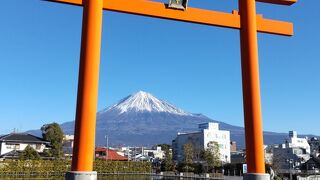 鳥居と富士山