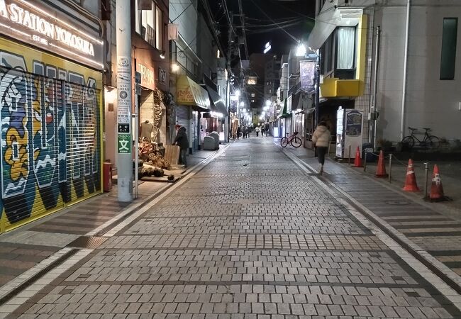 夜の どぶ板通り商店街☆