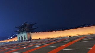 ライトアップされた光化門