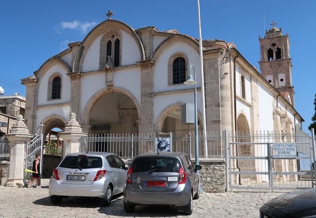 レフカラ村にある、レオナルド・ダ・ヴィンチとのゆかりが伝えられる教会