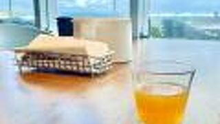 「セイルフィッシュ カフェ」ルネッサンスリゾートオキナワの朝食ハシゴ！3軒目は自分で絞るオレンジジュース♪
