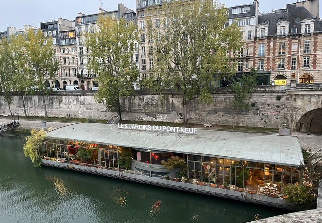 Les Jardins Du Pont Neuf