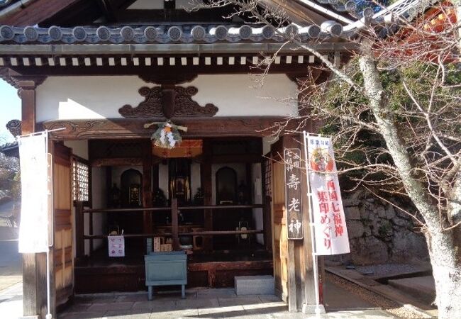 中山寺内の七福神巡り、寿労神を祀るお堂