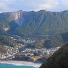 海越しの天上山を眺めることができます