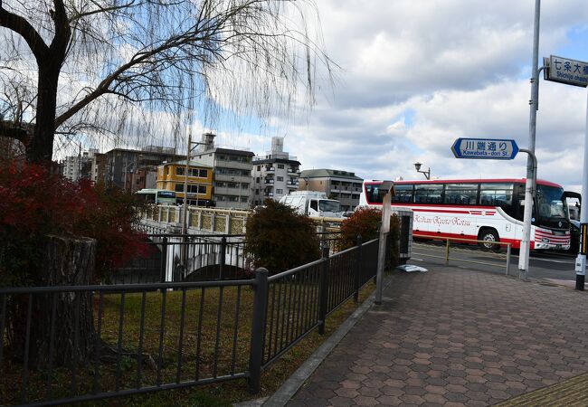 鴨川に架かる七条大橋