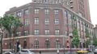 チョコレート色のレトロビル