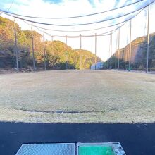 鳥かごはハウスからチョッと遠くて歩きます