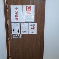 フロントの階にレディースエリアがあります。