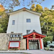 箱根神社の宝物資料が展示