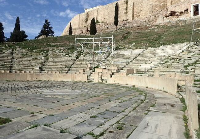ギリシャ最古の劇場