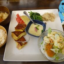 バイキング（私は洋食好きなので数少ない洋多めで）