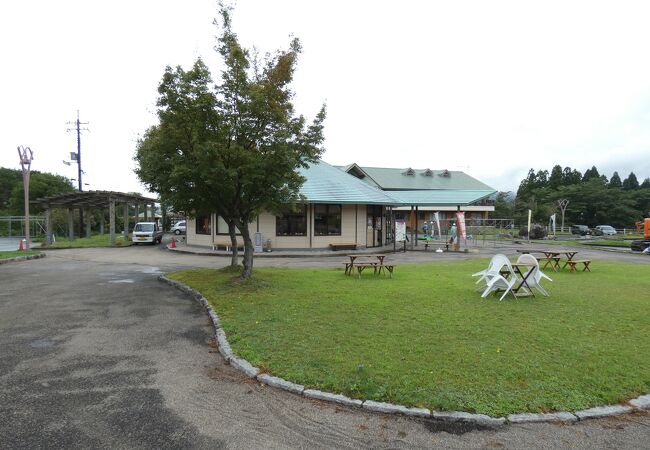 蒜山高原自然牧場公園前の小さな道の駅