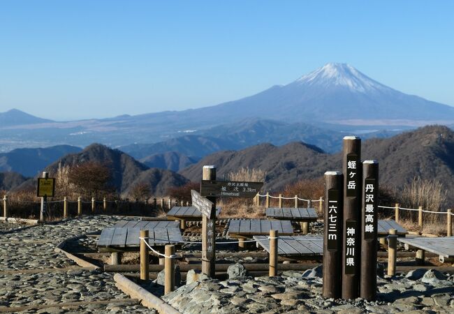 丹沢最高峰は山頂からの眺望もさすが