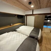 2階道路側の部屋はベッドルーム。