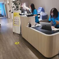 サウナ・大浴場前の受付でタオルとキーを貰って入場