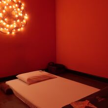 2人施術可能なマッサージ室の様子