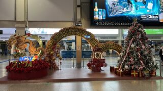 タンソンニャット空港