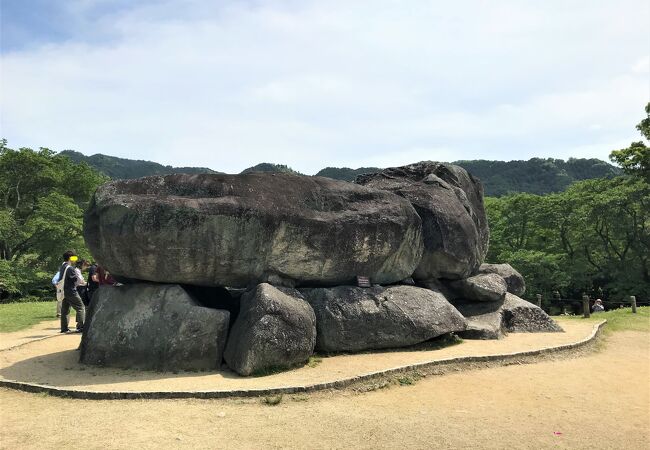 ６世紀の築造の巨石30個を積み上げて造られた日本最大級の石室古墳！