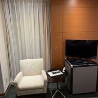 テレビは見づらい場所にある