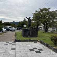 久坂玄瑞進撃像 (萩市中央公園内)