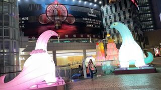 高雄アリ－ナの並びにあります