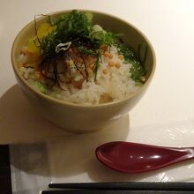 夜は夜食としてお茶漬けなどを食べることが出来ます